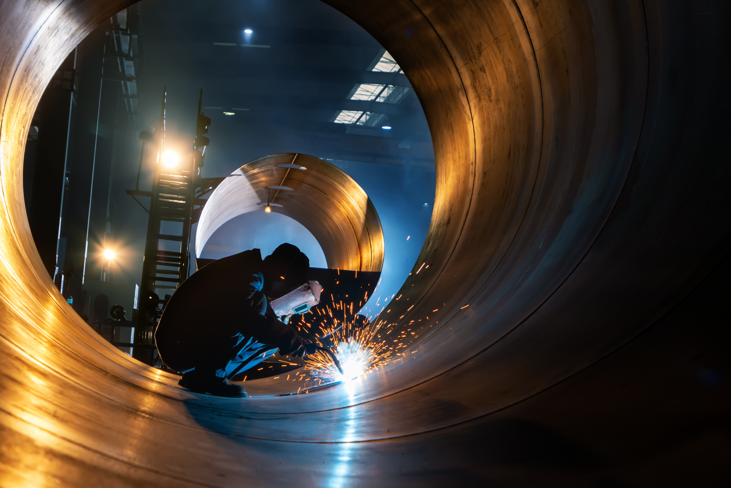 The,Welder,Is,Welding,Steel,Plates