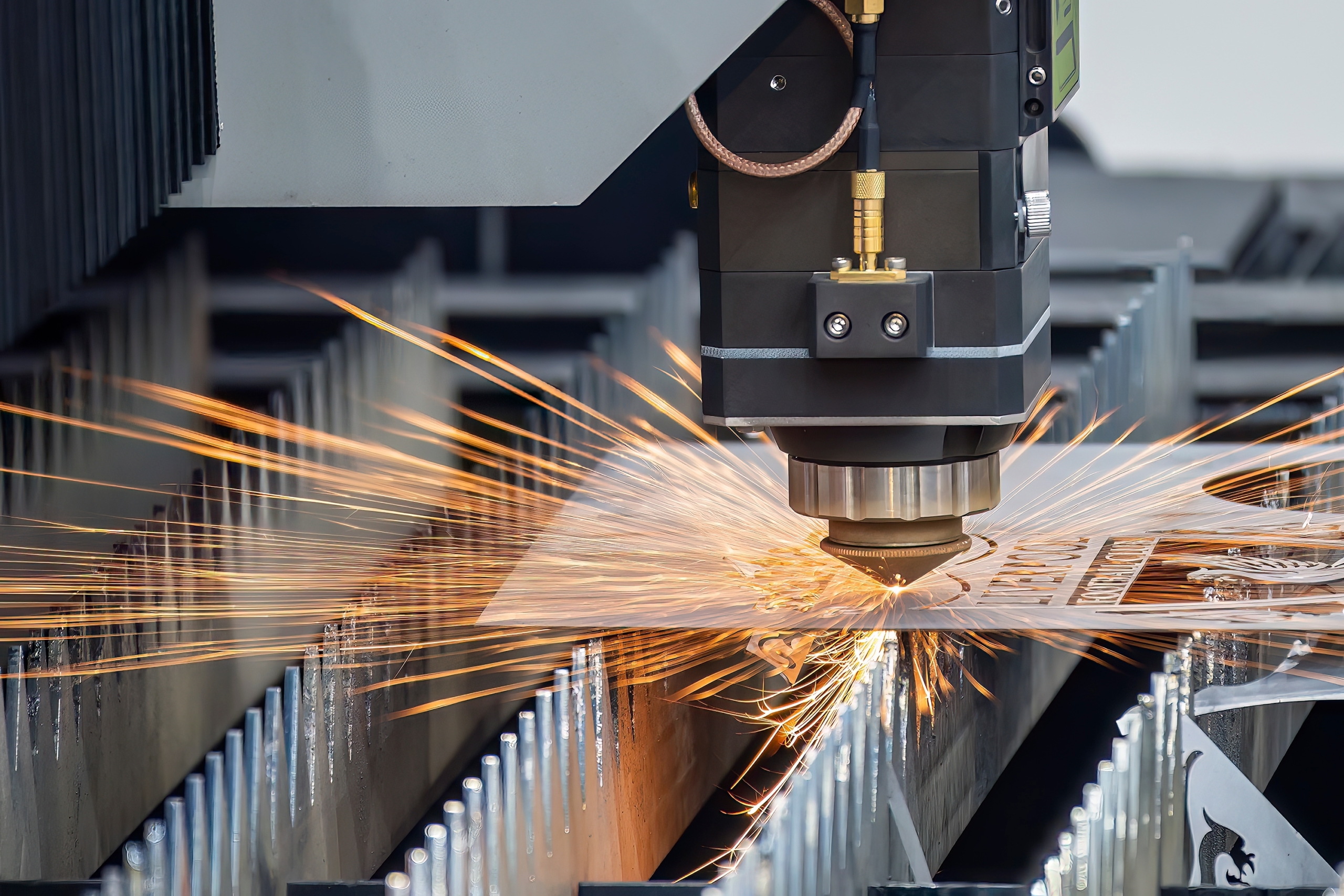 The,Fiber,Laser,Cutting,Machine,Cut,The,Metal,Plate,With The,Fiber,Laser,Cutting,Machine,Cut,The,Metal,Plate,With