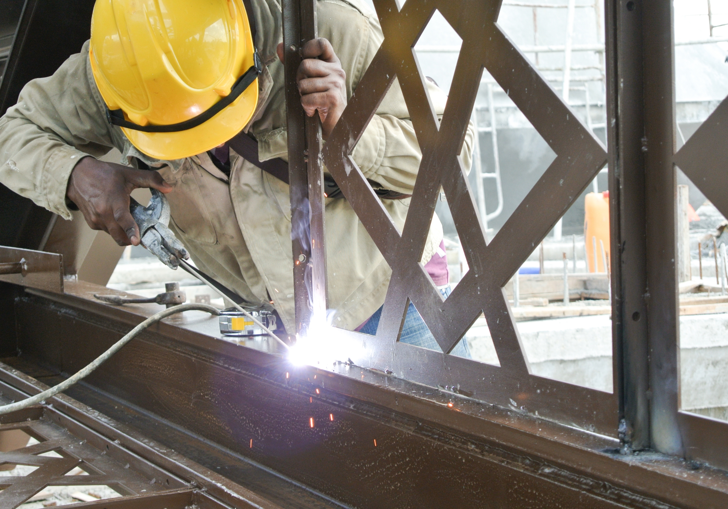 Selangor,,Malaysia,November,25,,2015:,Welders,Welded,The,Decorative,Mild